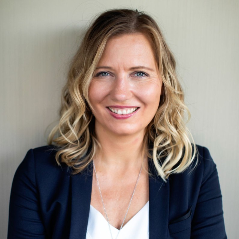 Manuela Hug, KI-Expertin für Innovation und Strategie, Host des KI Power Espresso